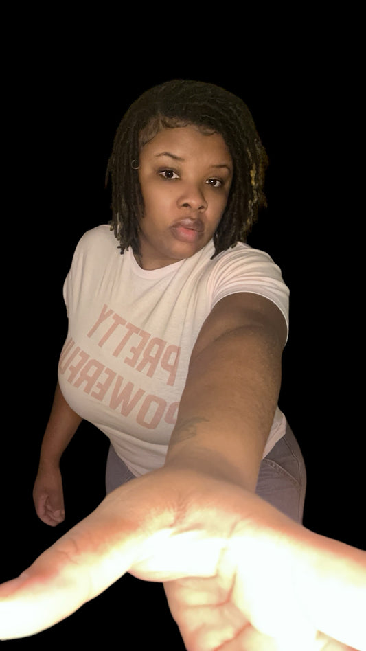 Pretty Powerful T-Shirt 💪🏽🤞🏽